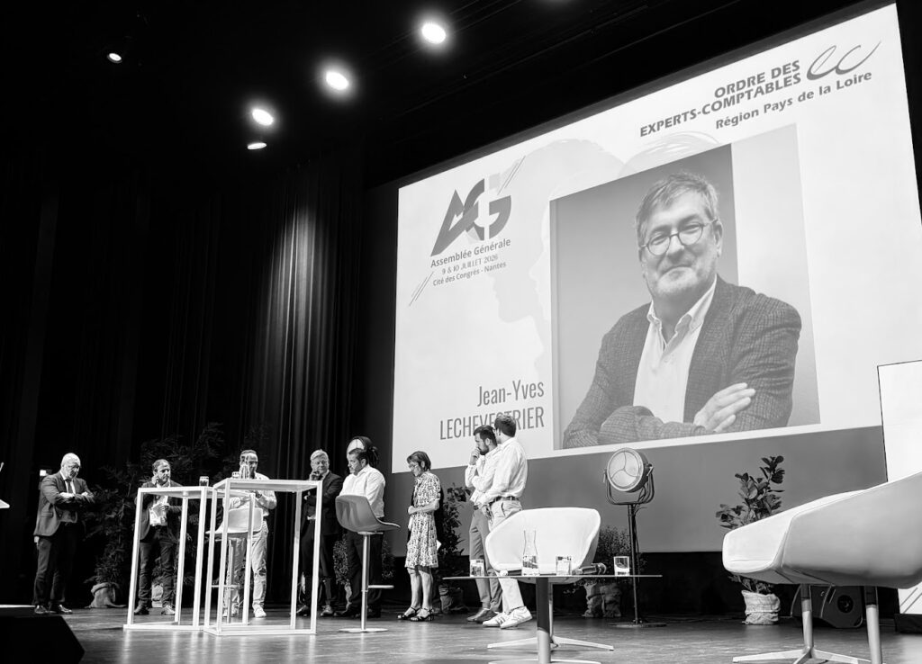 Hommage à Jean-Yves Lechevallier lors de l'Assemblée générale 2026 de l'Ordre des experts-comptables des Pays de la Loire.