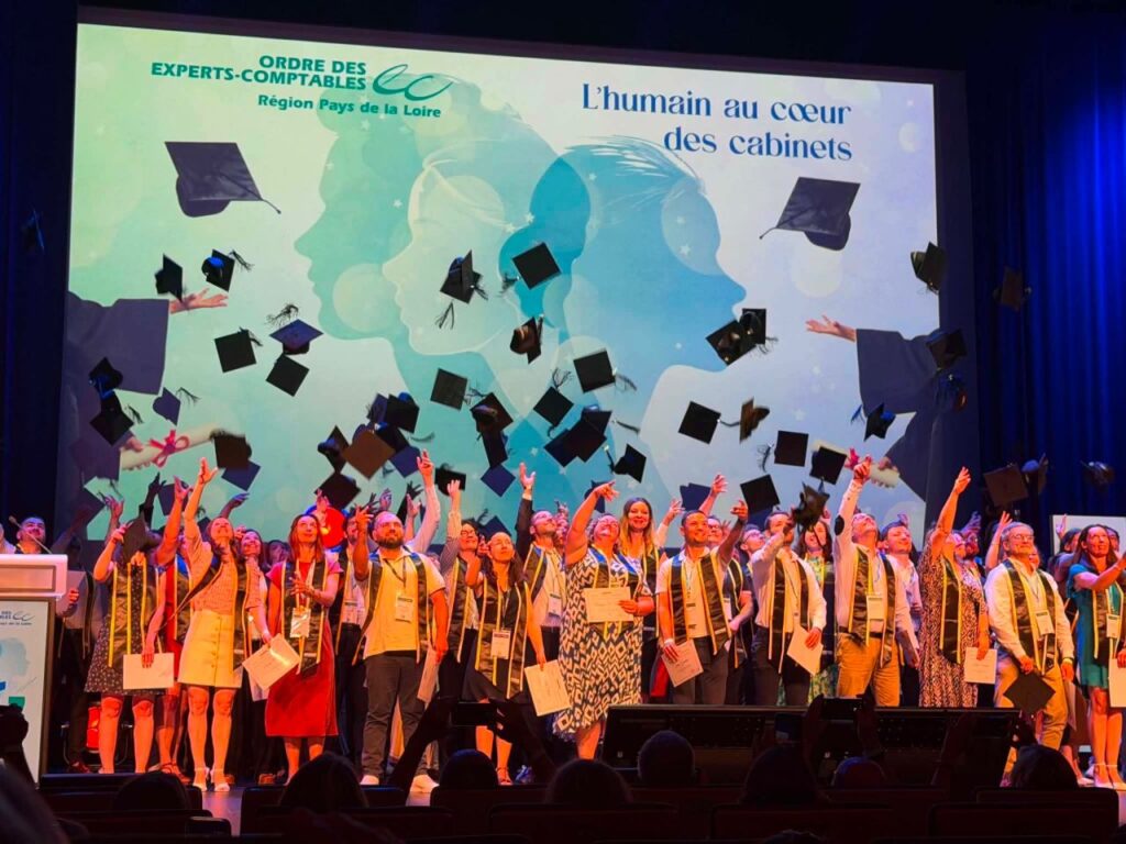 Prestation de serment des nouveaux experts-comptables à l'Assemblée générale 2026 des Pays de la Loire.